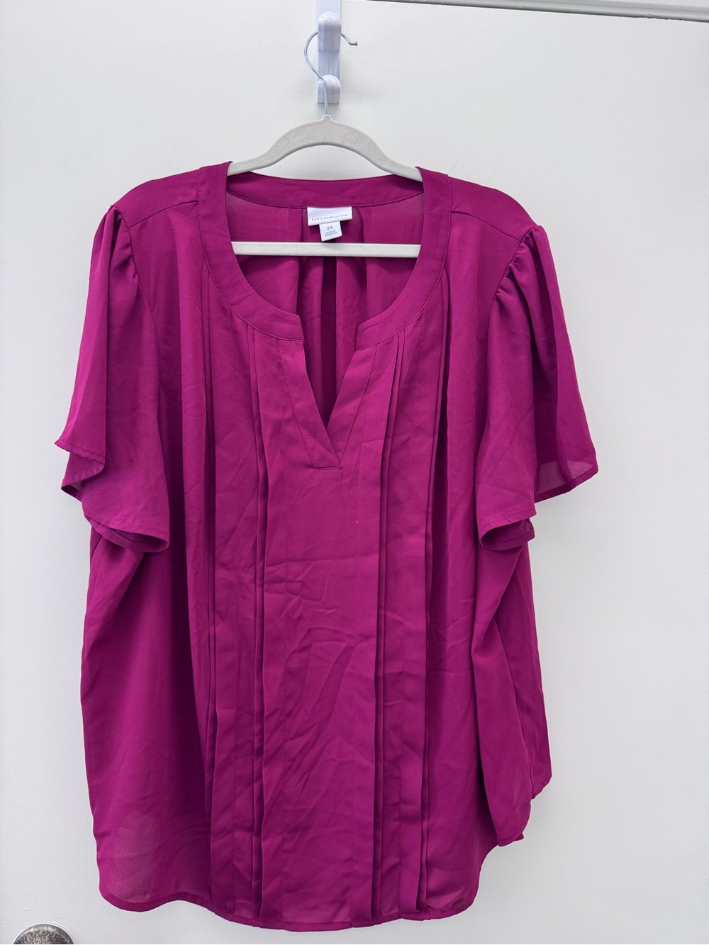 Liz Claiborne Magenta Split V-Neck Short Sleeve Blouse